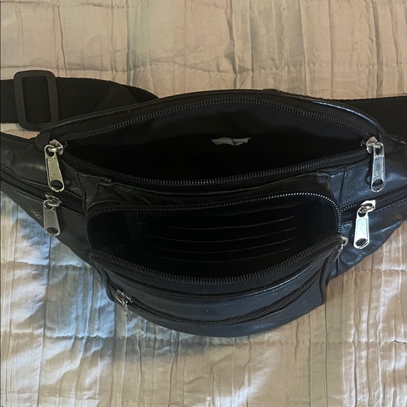 Black Leather Men's Waist Bag - Picture 4 of 4